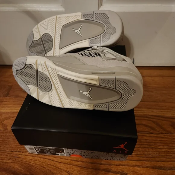 Jordan 4 Retro - Frozen Moments